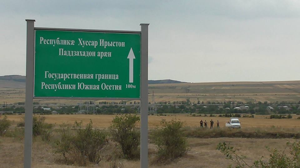 Порошенко посетил грузино-осетинскую границу и заявил об «изоляции» России