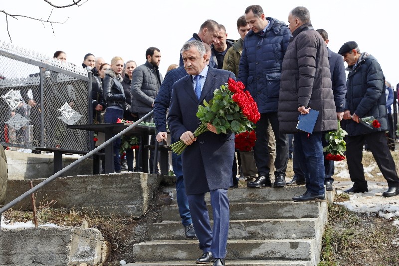 1. В Южной Осетии вспоминают жертв Ередской трагедии