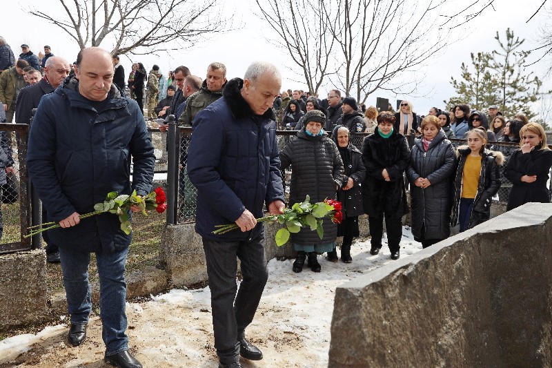 6. В Южной Осетии вспоминают жертв Ередской трагедии