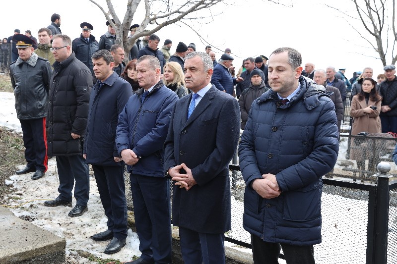 7. В Южной Осетии вспоминают жертв Ередской трагедии