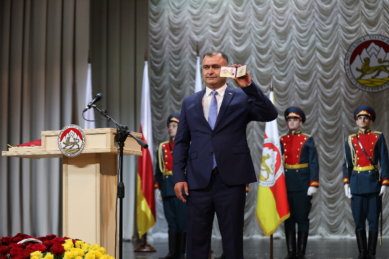 11. Торжественная церемония вступления в должность Президента Республики Южная Осетия Алана Гаглоева
