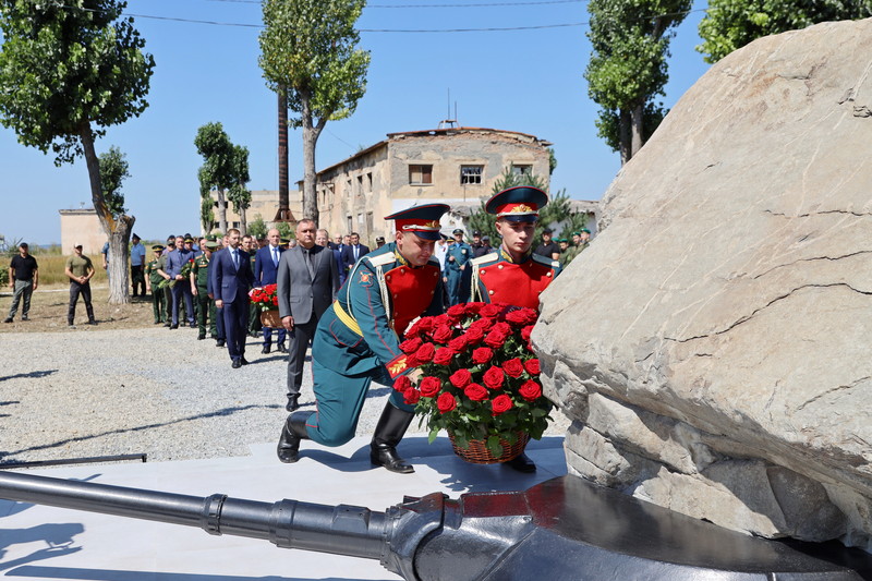 1. Церемония возложения цветов к местам гибели защитников Отечества