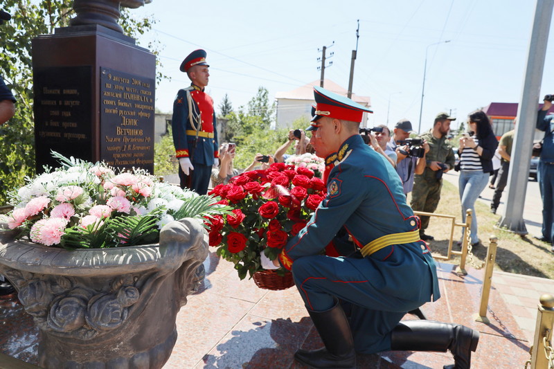 5. Церемония возложения цветов к местам гибели защитников Отечества