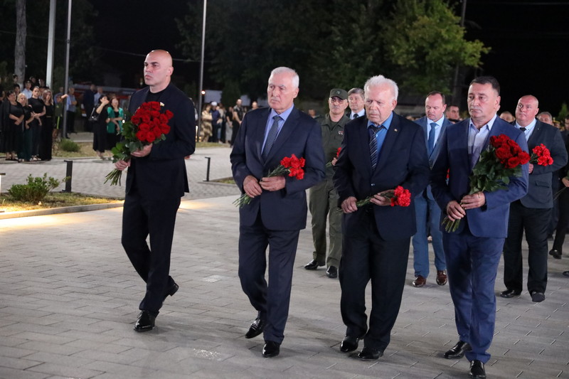 5R3A5922. Траурная церемония у мемориального комплекса «Защитникам Южной Осетии»