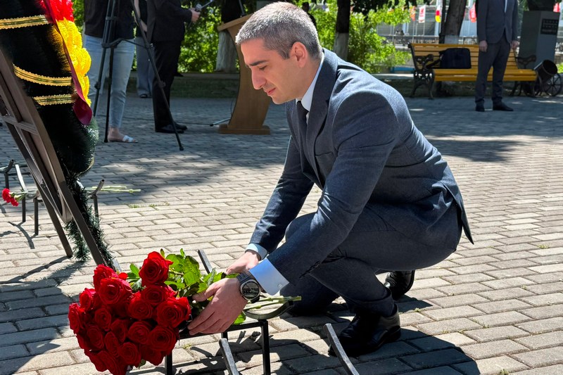 3. Церемония возложения венков и цветов к Обелиску павшим в годы Великой Отечественной войны