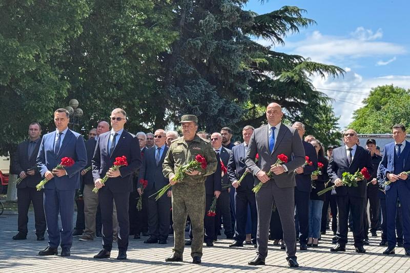 5. Церемония возложения венков и цветов к Обелиску павшим в годы Великой Отечественной войны
