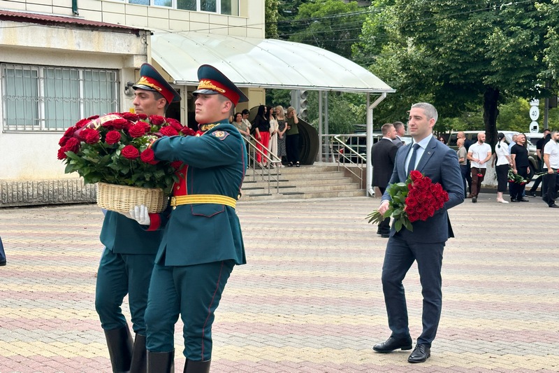 image-14-07-26-11-05-13. Церемония возложения цветов к стеле в память о подвиге российских и югоосетинских военнослужащих