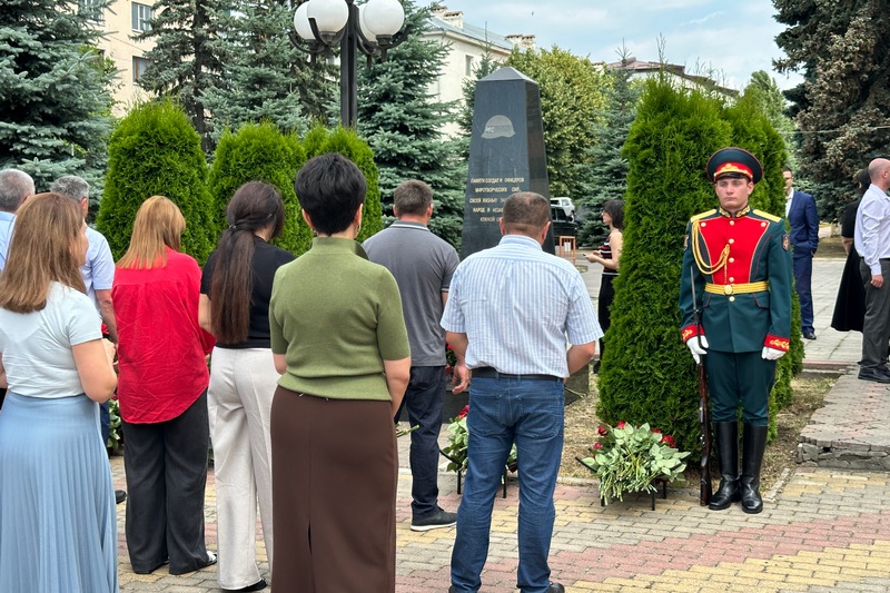 image-14-07-26-11-05-14. Церемония возложения цветов к стеле в память о подвиге российских и югоосетинских военнослужащих