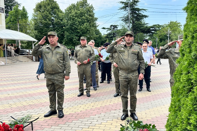 image-14-07-26-11-05-16. Церемония возложения цветов к стеле в память о подвиге российских и югоосетинских военнослужащих
