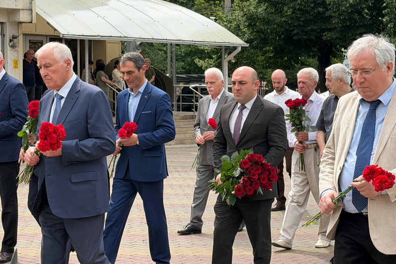 image-14-07-26-11-33. Церемония возложения цветов к стеле в память о подвиге российских и югоосетинских военнослужащих