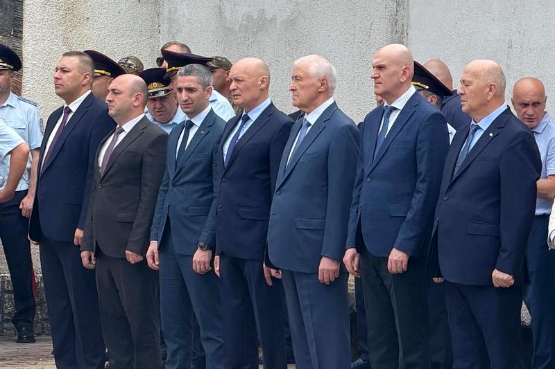 WhatsApp Image 2026-07-14 at 10.22.18. Церемония возложения цветов к стеле в память о подвиге российских и югоосетинских военнослужащих