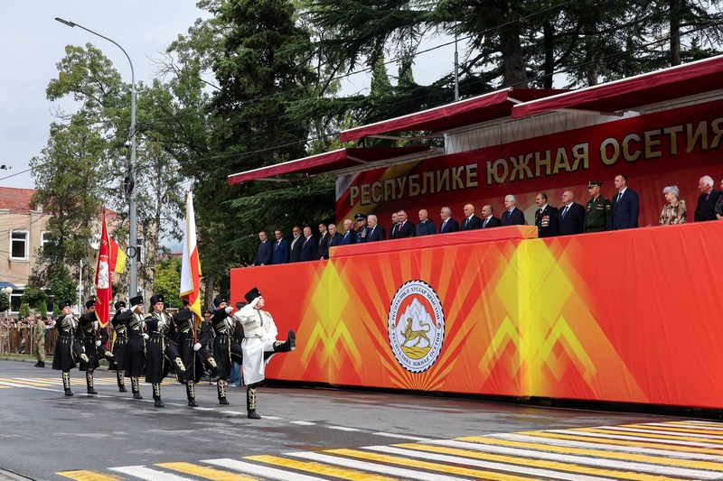 1. Военный парад в честь празднования 36-й годовщины Республики Южная Осетия
